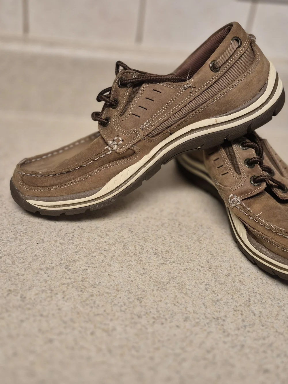 Skechers Relaxed Fit Men’s Size 8.5 Brown Suede Boat Shoes with Lace-Up Detail